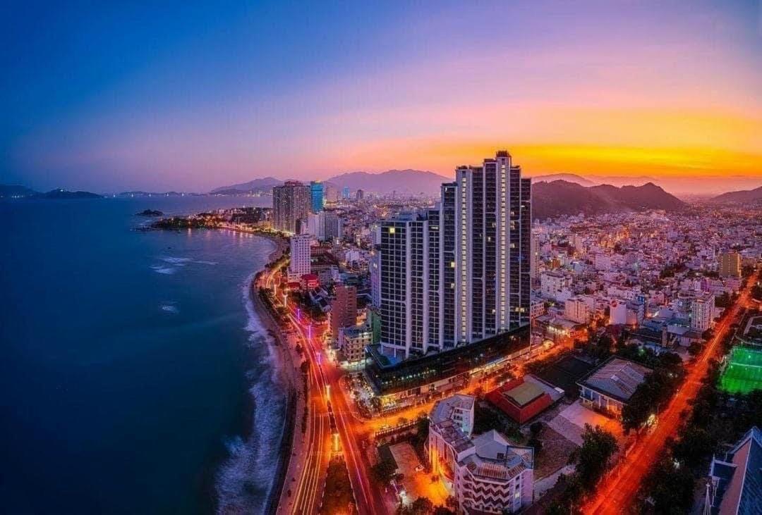 Scenia Bay Oceanfront By Housing Appartement Nha Trang Buitenkant foto