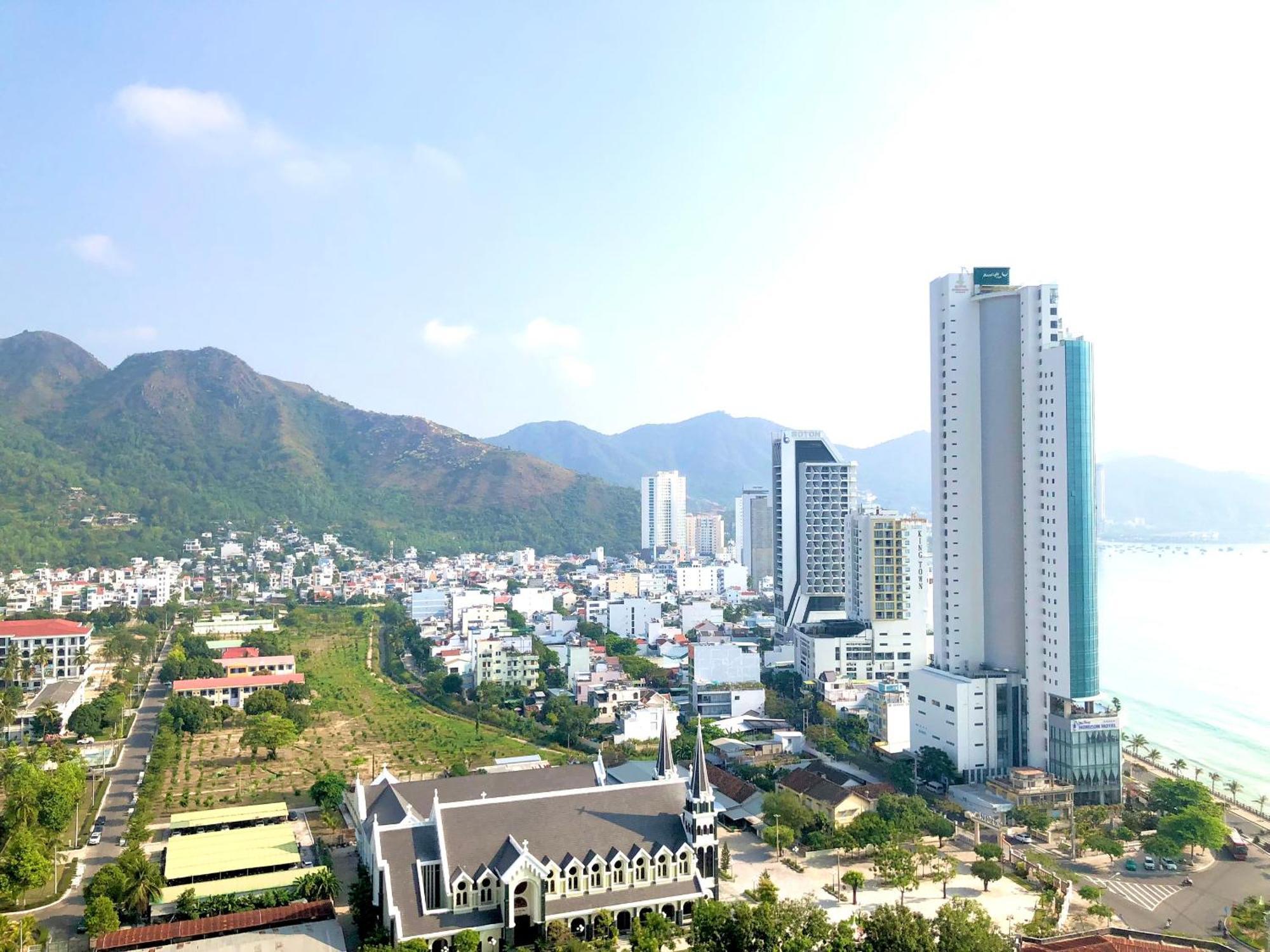 Scenia Bay Oceanfront By Housing Appartement Nha Trang Buitenkant foto