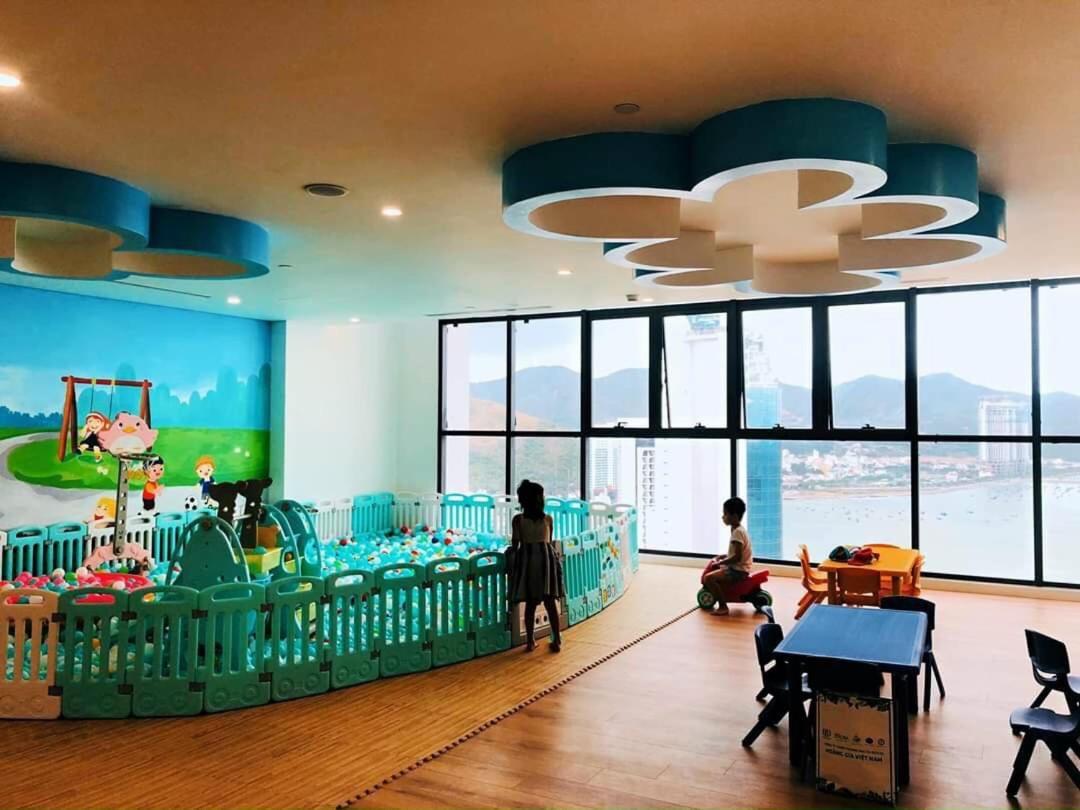 Scenia Bay Oceanfront By Housing Appartement Nha Trang Buitenkant foto