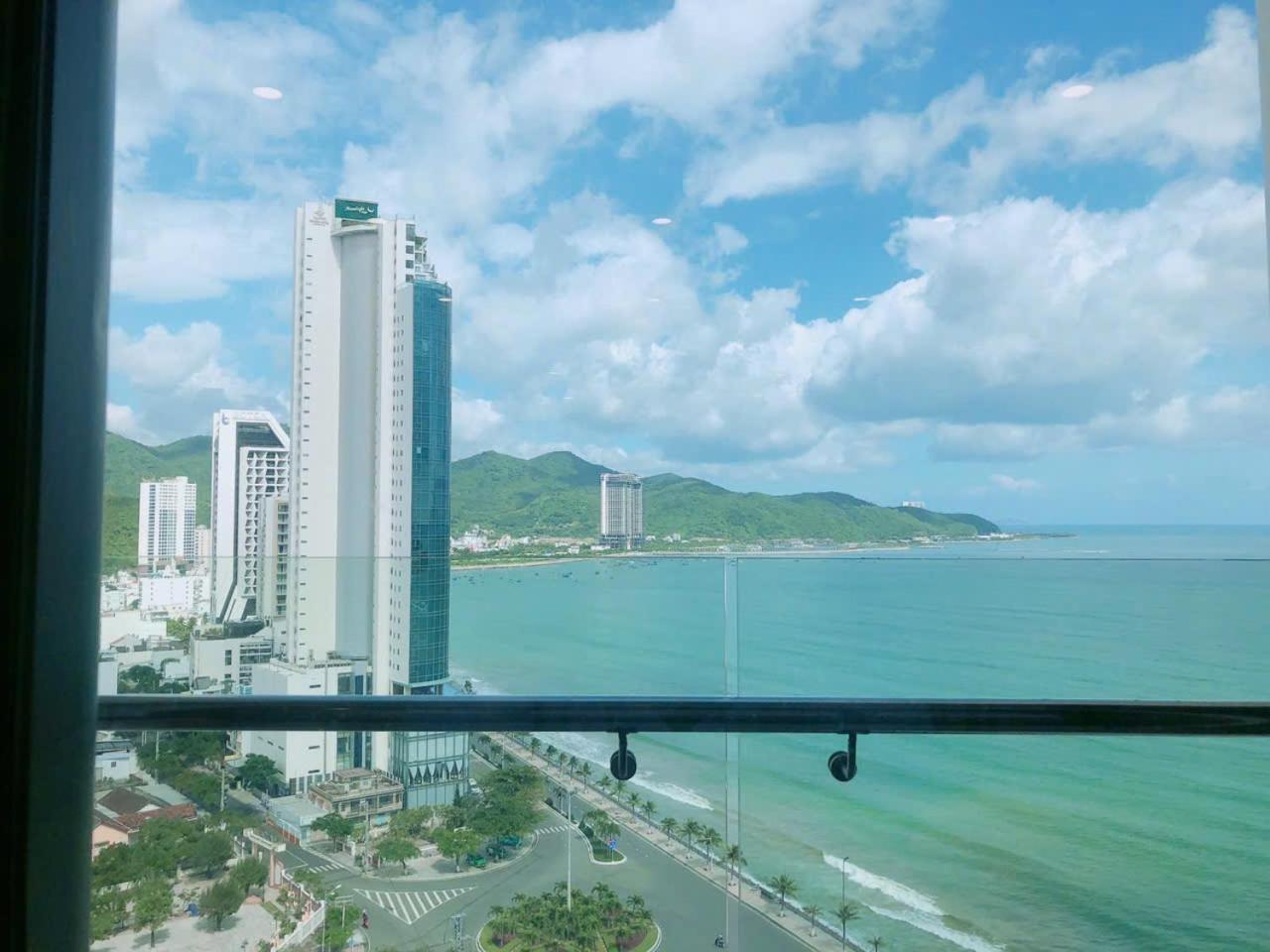 Scenia Bay Oceanfront By Housing Appartement Nha Trang Buitenkant foto