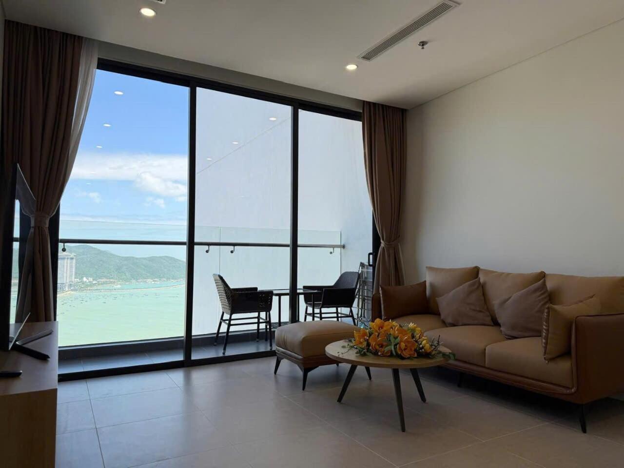Scenia Bay Oceanfront By Housing Appartement Nha Trang Buitenkant foto